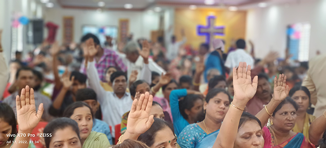 Large gathering join in celebrating the Birthday 2022 of Bro Andrew Richard with grandnuer at Prayer Centre, Budigere in Bangalore on July 17th along with large devotees and members of Grace Ministry.